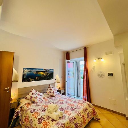B&B Da Laura Понца Экстерьер фото