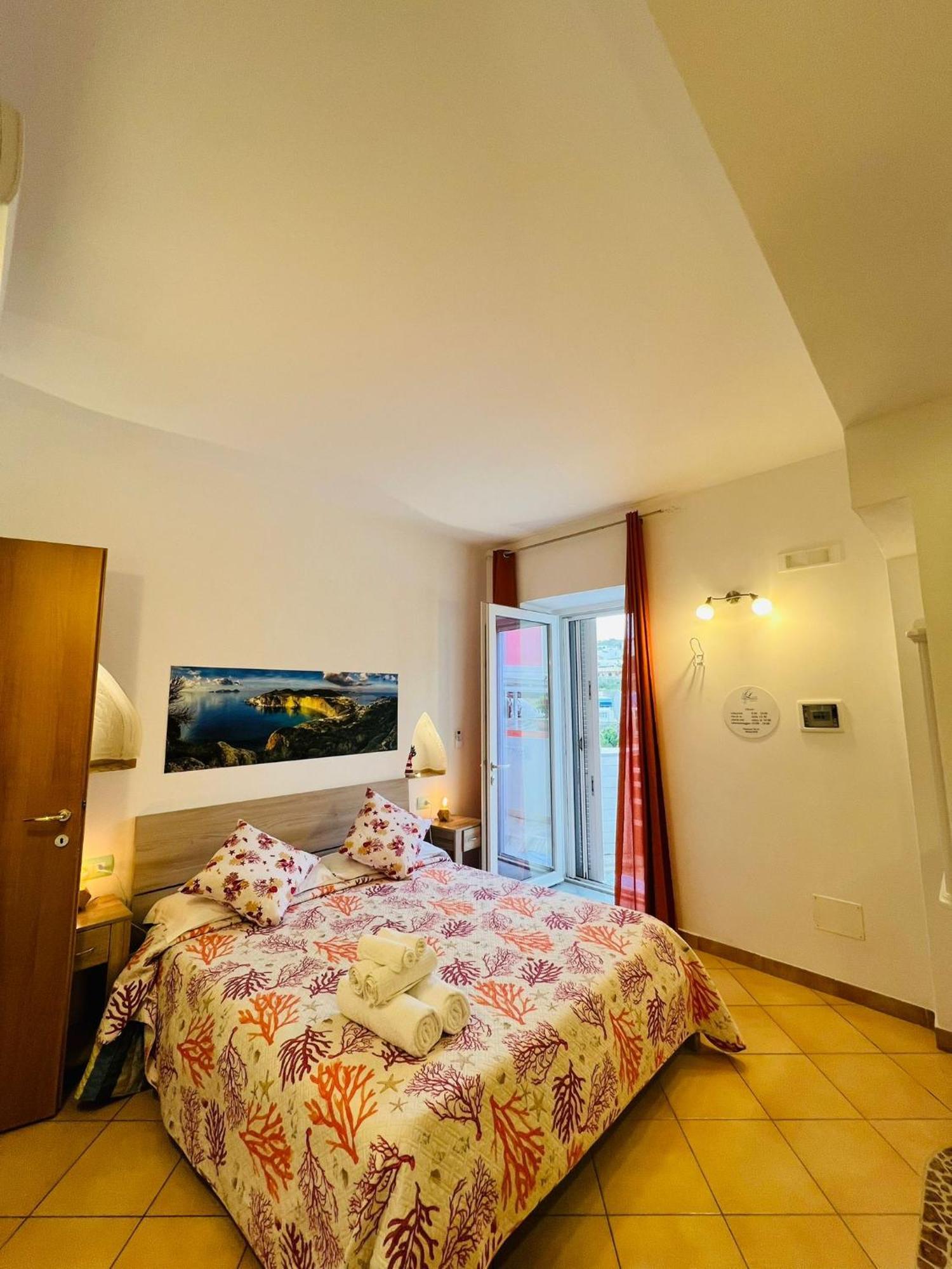 B&B Da Laura Понца Экстерьер фото